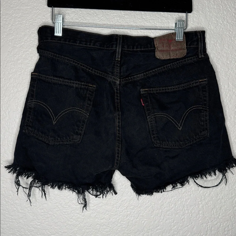 Vintage Levi 501 Faded Black Cut Off Raw Hem Denim Shorts Size M - Picture 4 of 4